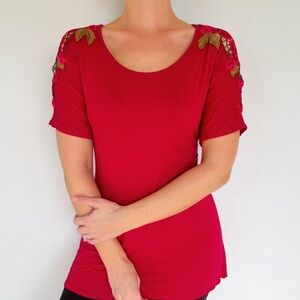 Misia red green floral lace cut out short sleeve stretch tee size large